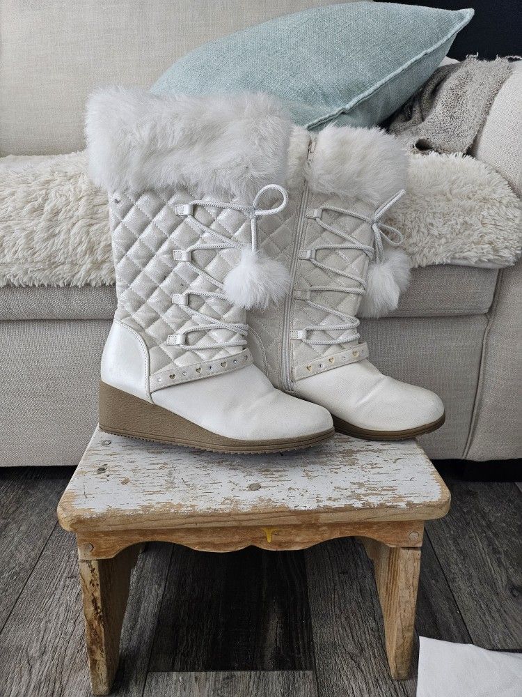 Canyon River Blues White Fur Boots