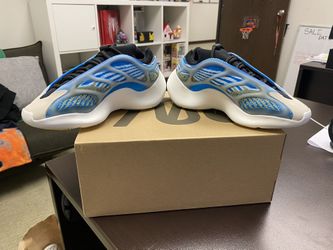 Yeezy 700 Arzare Size 6