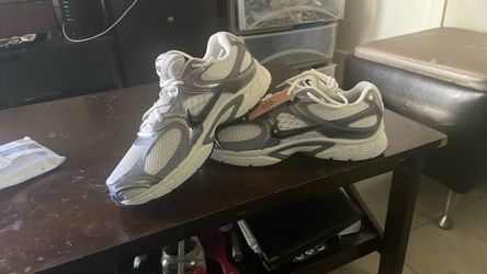 Men’s NIKE  SIZE 12