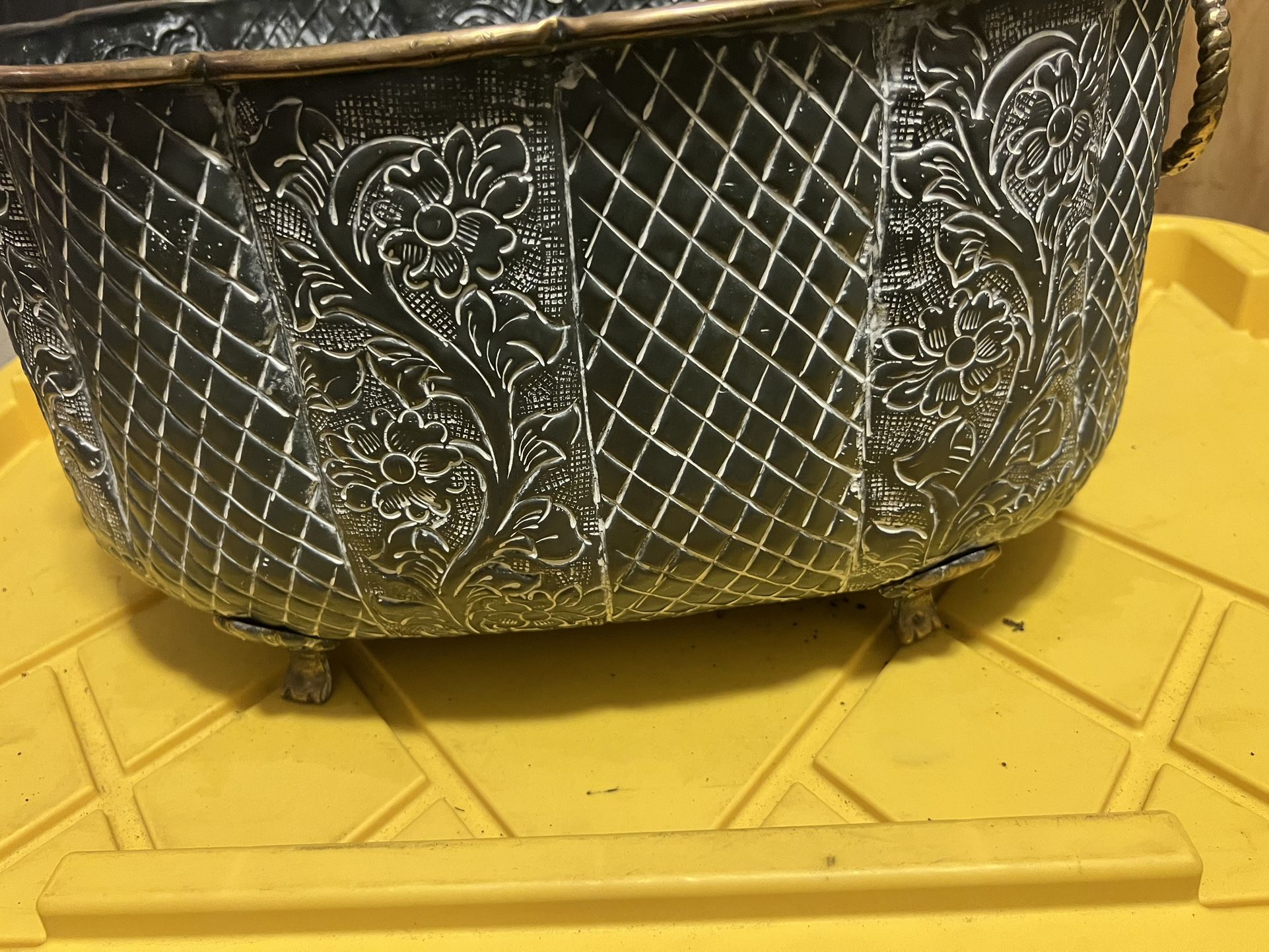 Decorative Pot ?