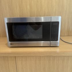 LG 1.5 Cubic Microwave 1100 Watts