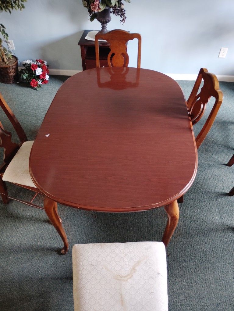 Dinner Table/2 Chairs