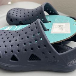 Brand New Kid Totes Ever wear Totes / Clogs - Size 7-8 