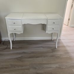 Vintage vanity table