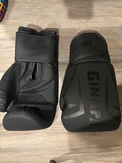 Adult boxing gloves
