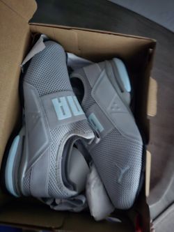 New In Box: Women's Puma Axelion 6.5