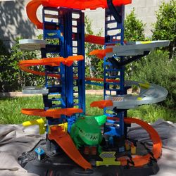Hot Wheels Ultimate Garage Dino Playset