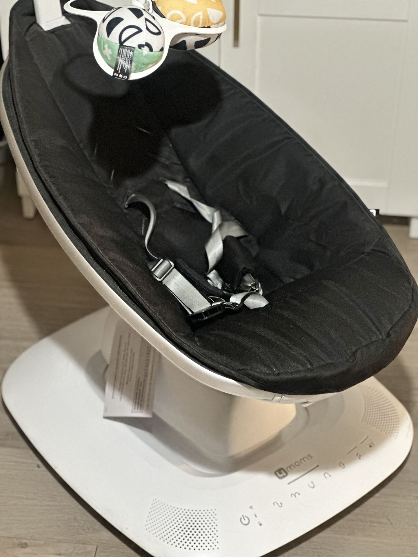 4 Mom Mamaroo Swing
