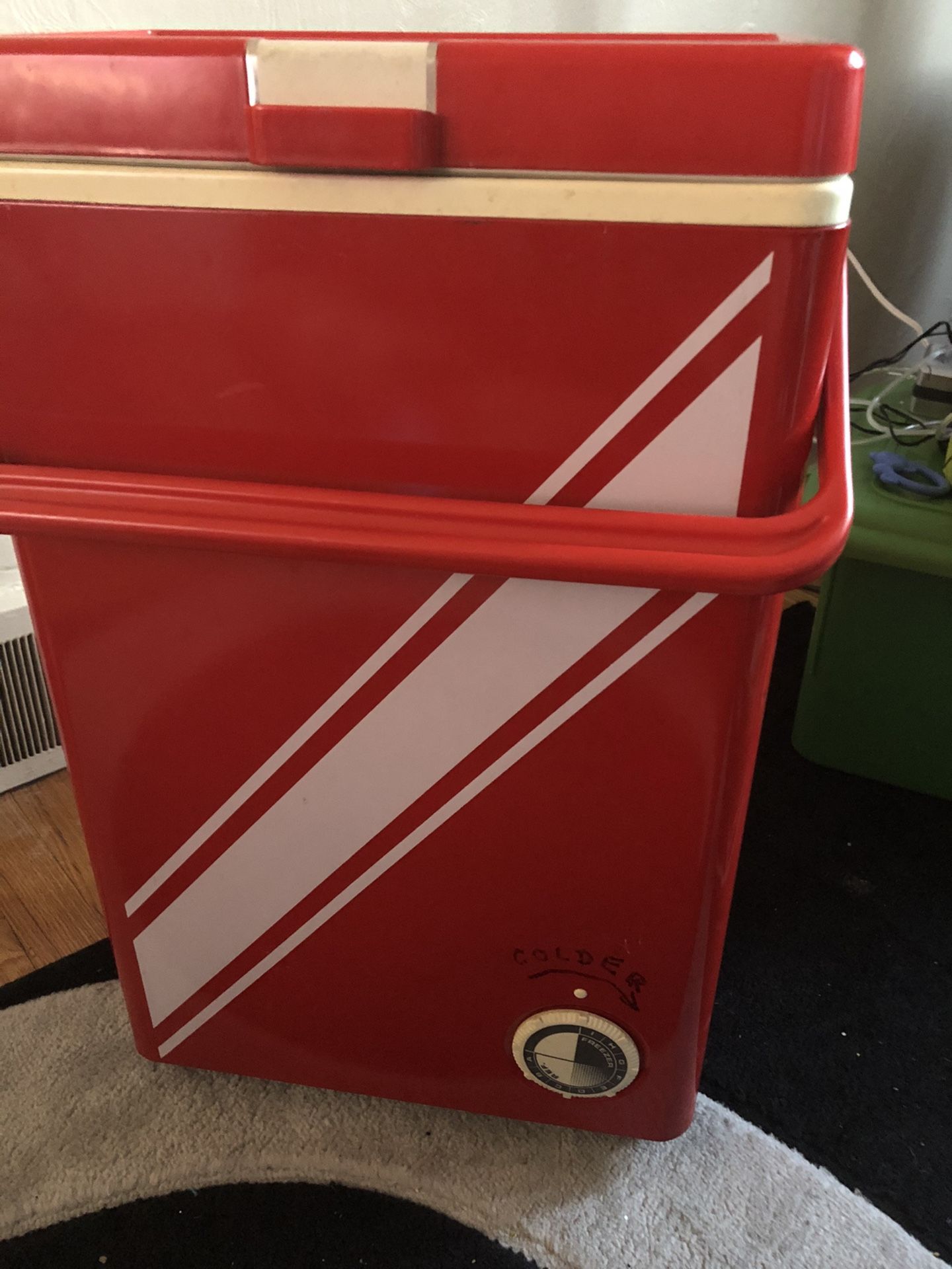 Mini refrigerator freezer