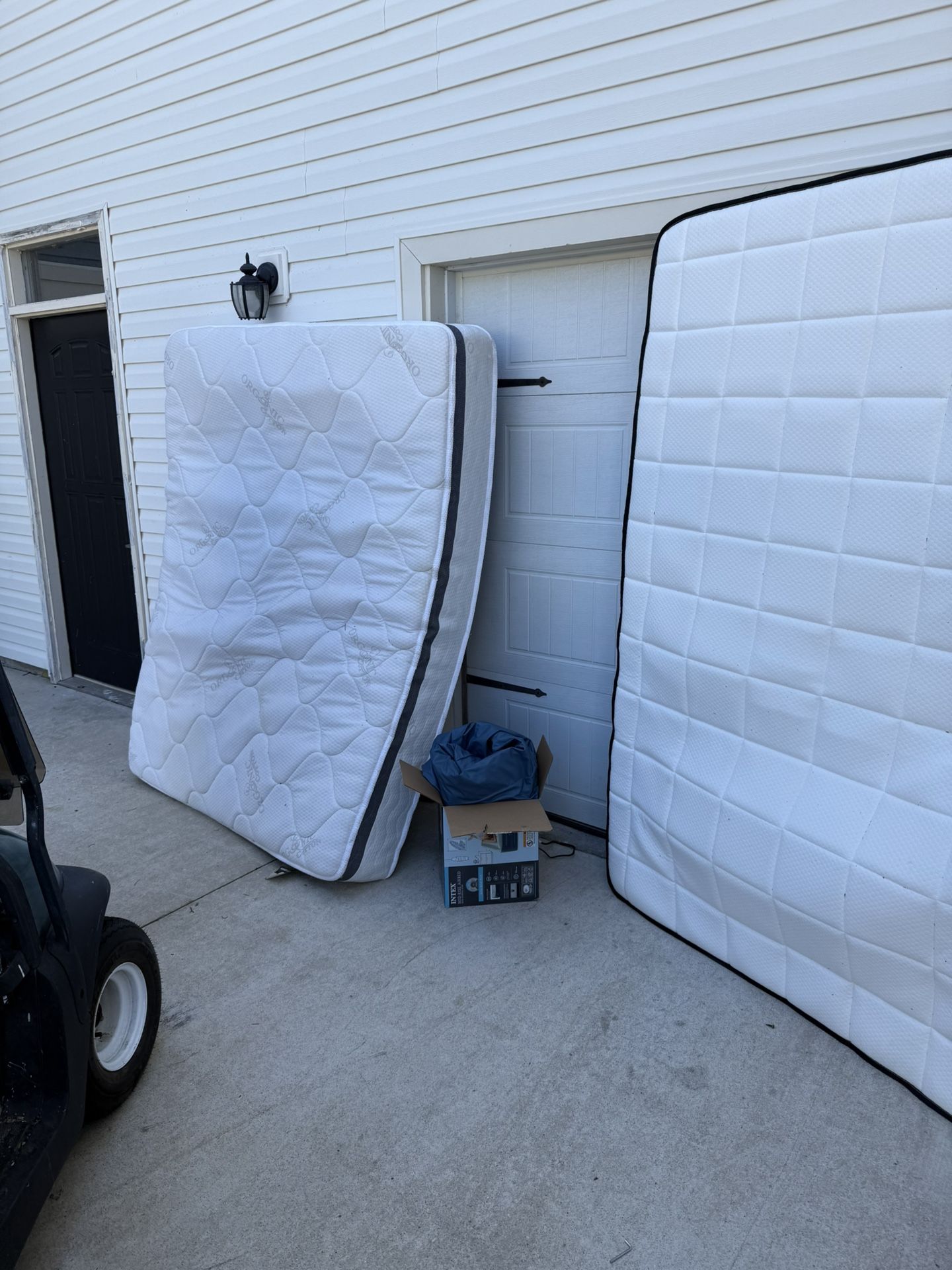 King Size Mattress,Queen Size Mattres, And Twin Size Air Mattress $120 OBO