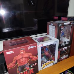 Marvel Collectible Figures And Replicas