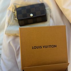 Louis Vuitton 6 Key Holder 