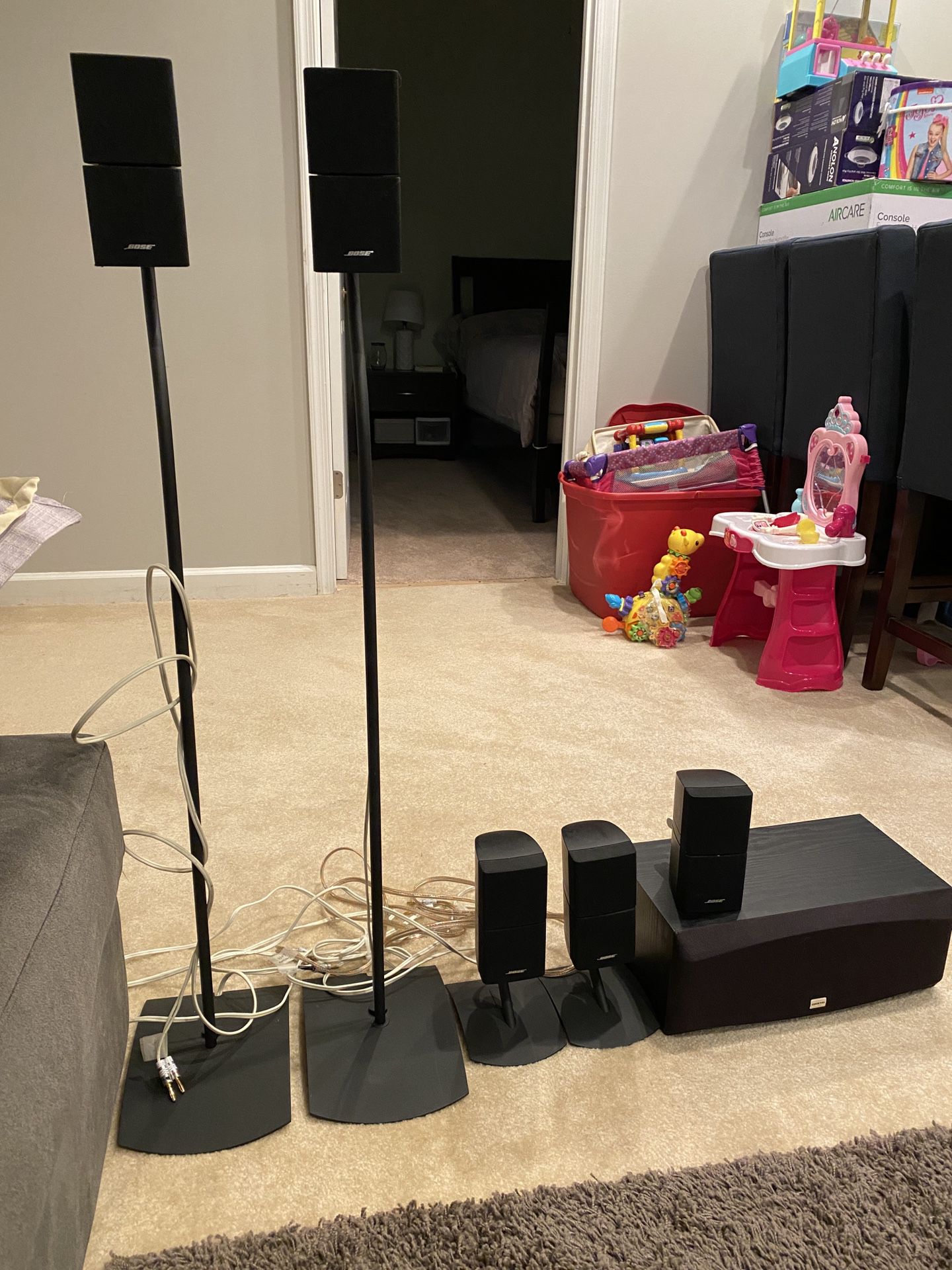 5 x Bose Double Cube speakers acoustimass Lifestyle with 4 stands (2 long + 2 short) and an Onkyo 100w center channel