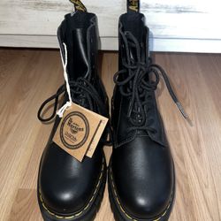 NEW Black Dr. Martens Boots – Women’s Size 8