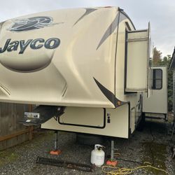 2016 Jayco Eagle 5th Wheel Trailer