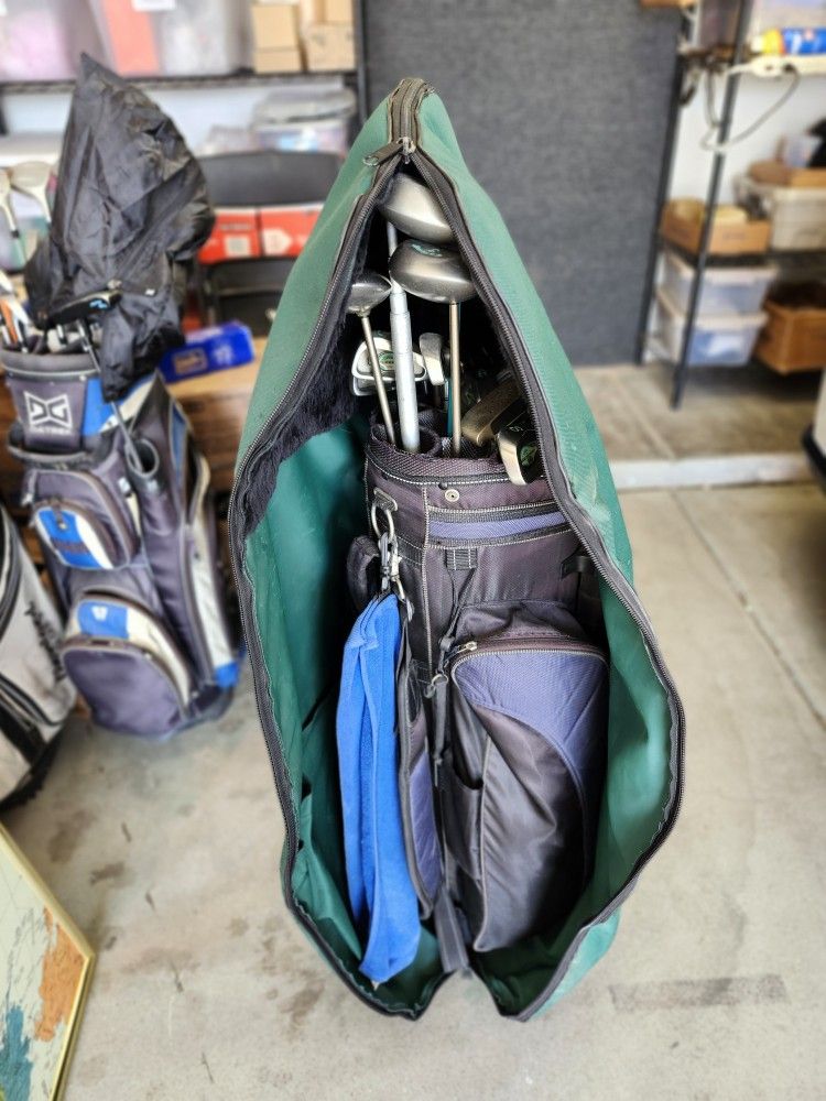Travel golf club bag carrier