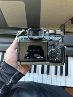 Sony 7iv with Tilta cage