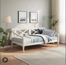 Bayside brand daybed (look at description)