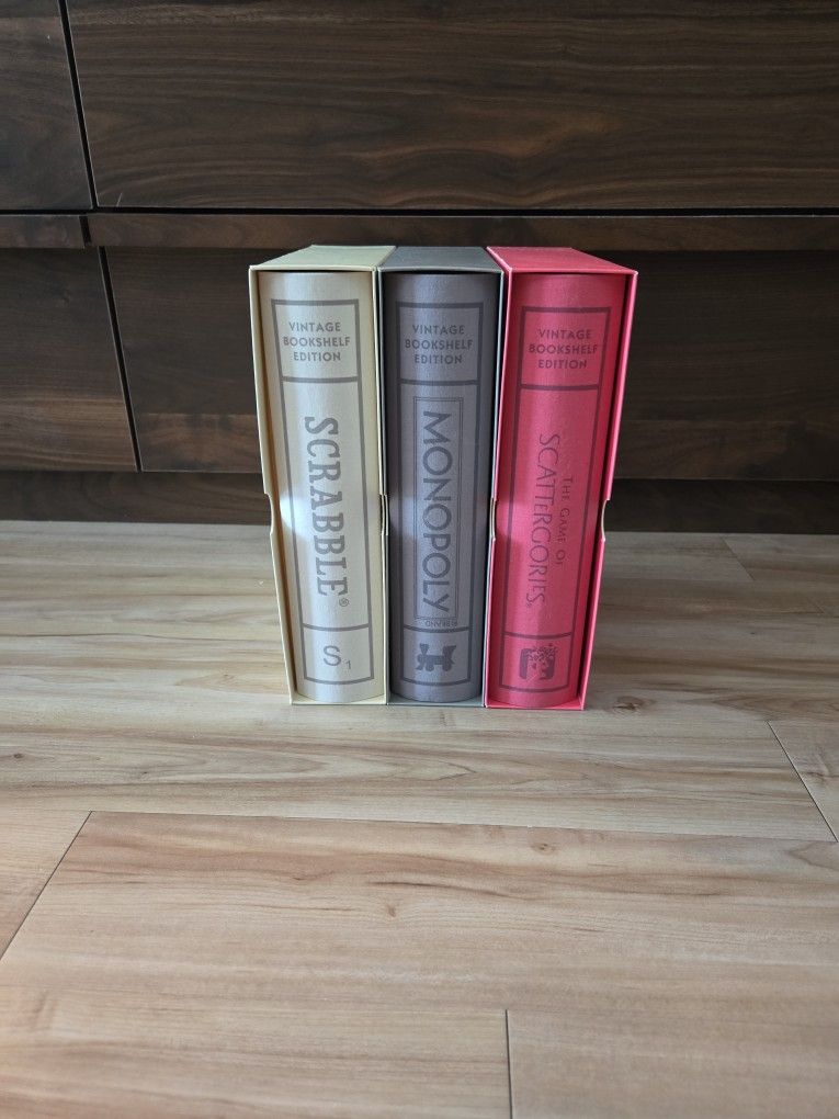 Vintage Bookshelf Edition - Scrabble, Monopoly, Scattergories