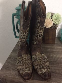 Girls cowgirl boots size 5 Corral