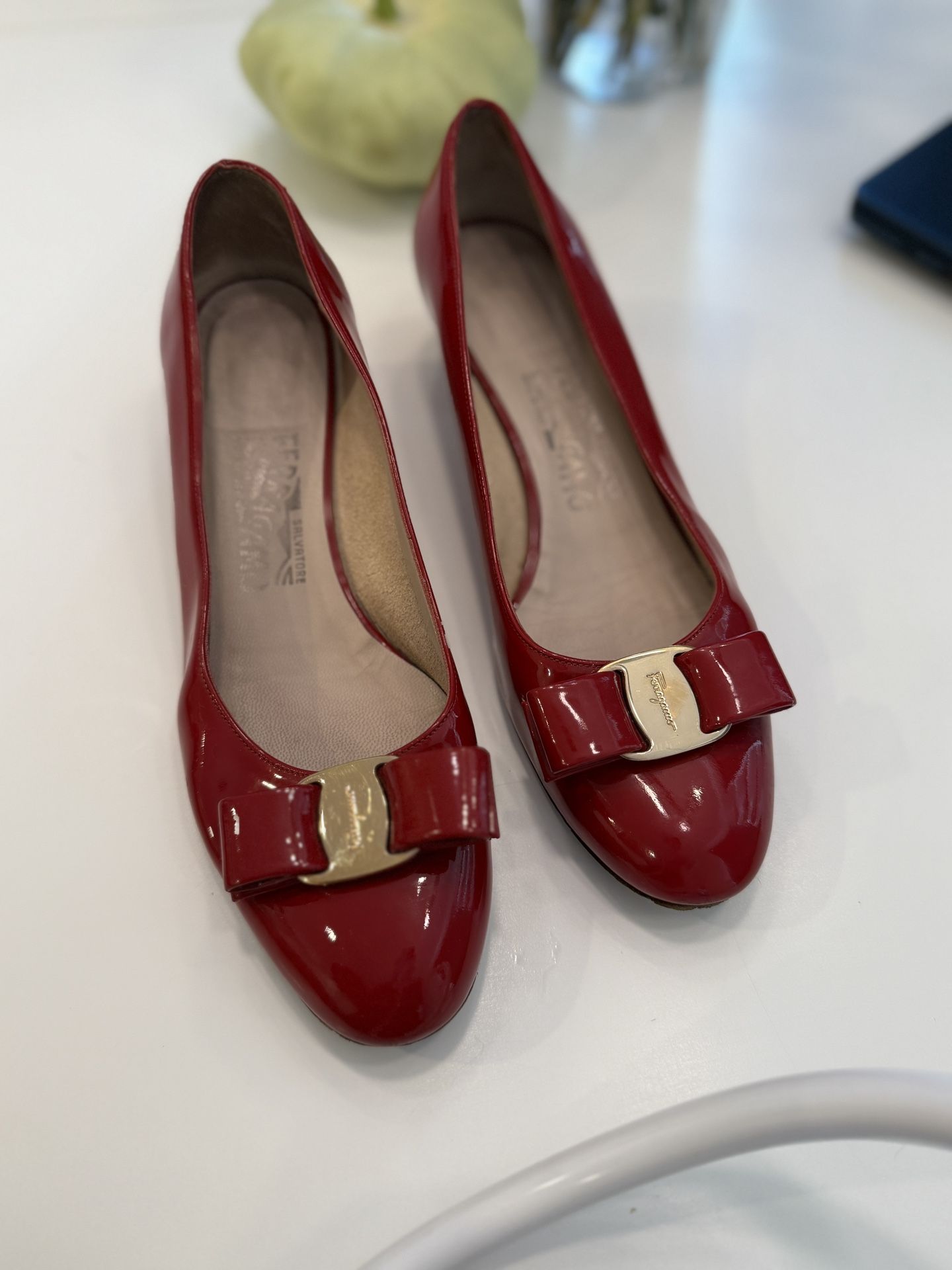 Salvatore Ferragamo Vara patent leather ballet flats B