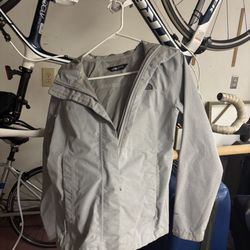 LOW PRICE MOVING- WOMENS NORTH FACE WATER PROOF SHELL JACKET 