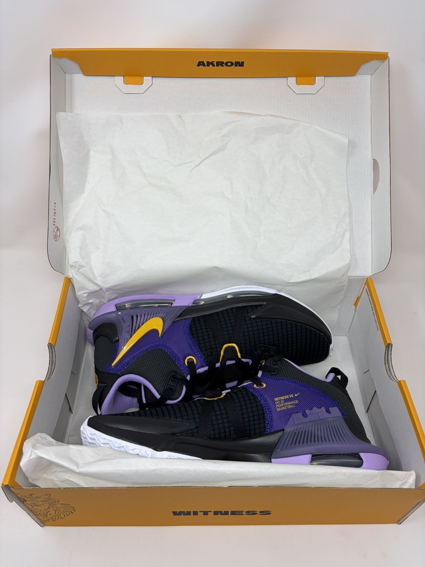 Nike LeBron Witness 7 