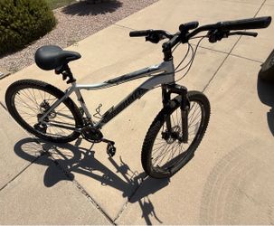 Men’s Schwinn bicycle