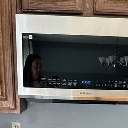 Samsung 2.1 Cu. Ft. Over the Range Microwave