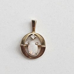 14K Australian White Opal Diamond Fire oval colorful yellow gold circle pendant