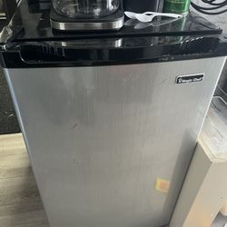 Mini Fridge Magic Chef