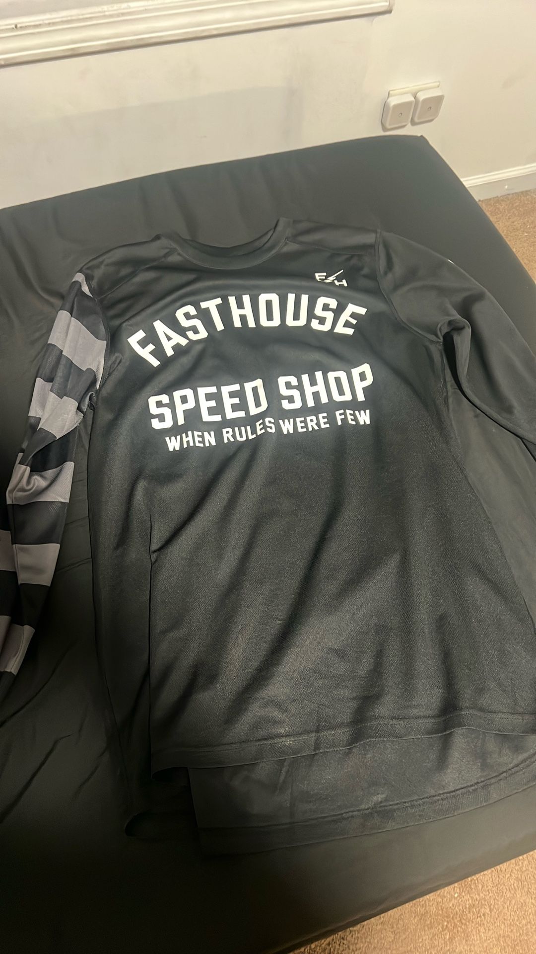 E Carbon Fast House,Jersey Size Medium