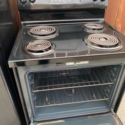 GE - Electric stove  / oven  ( the power cord is not included )