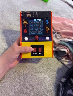 PAC man hand game