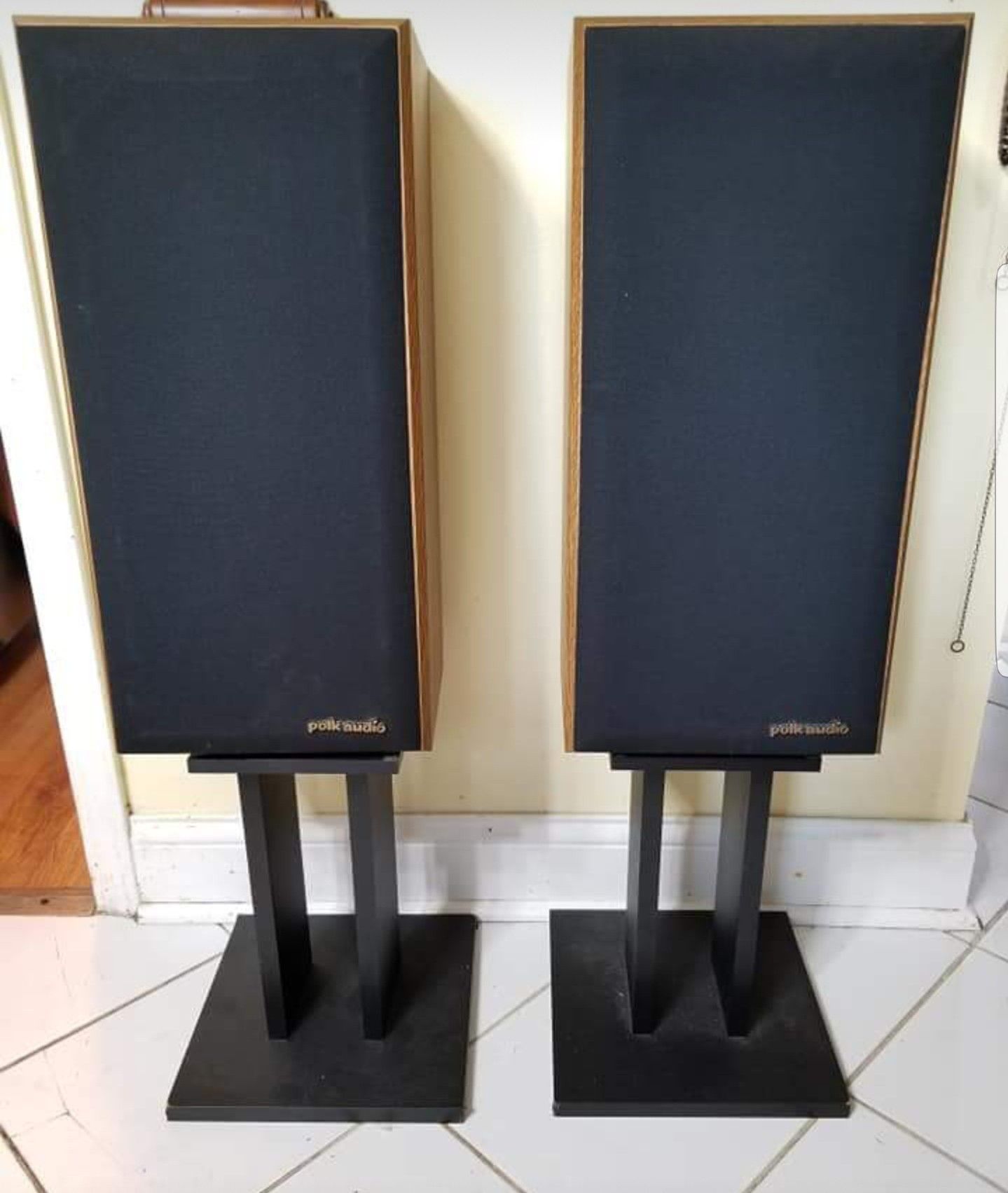 Polk Audio speakers Monitor 5 with stands