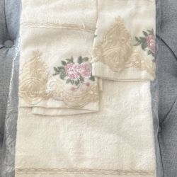 New Three Pc Towel Set 