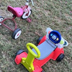 Un carrito musical, triciclo los dos pequeños juguetes por $15