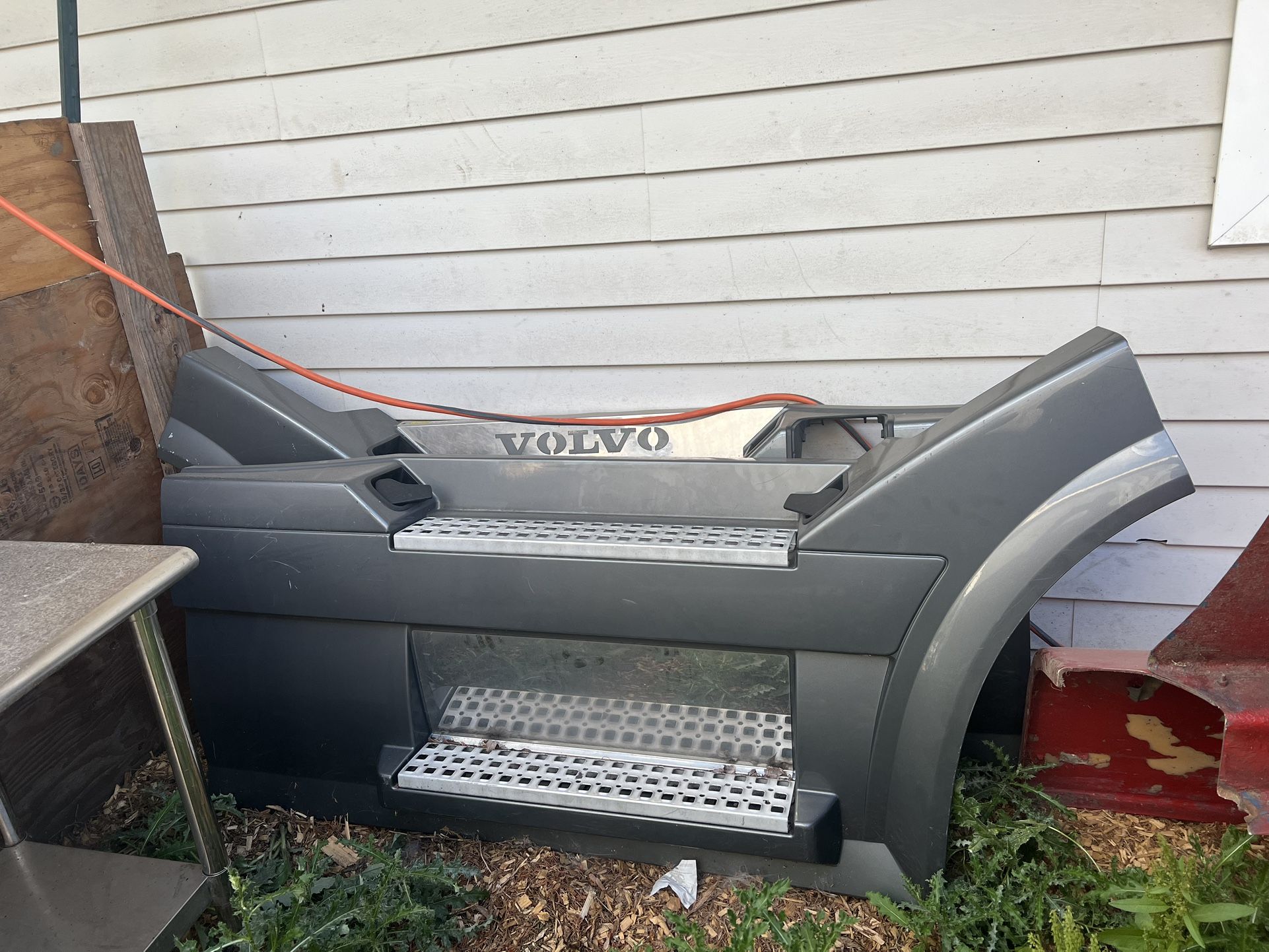 2009 Volvo Side Step