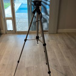 Amazon Basic Tripod 