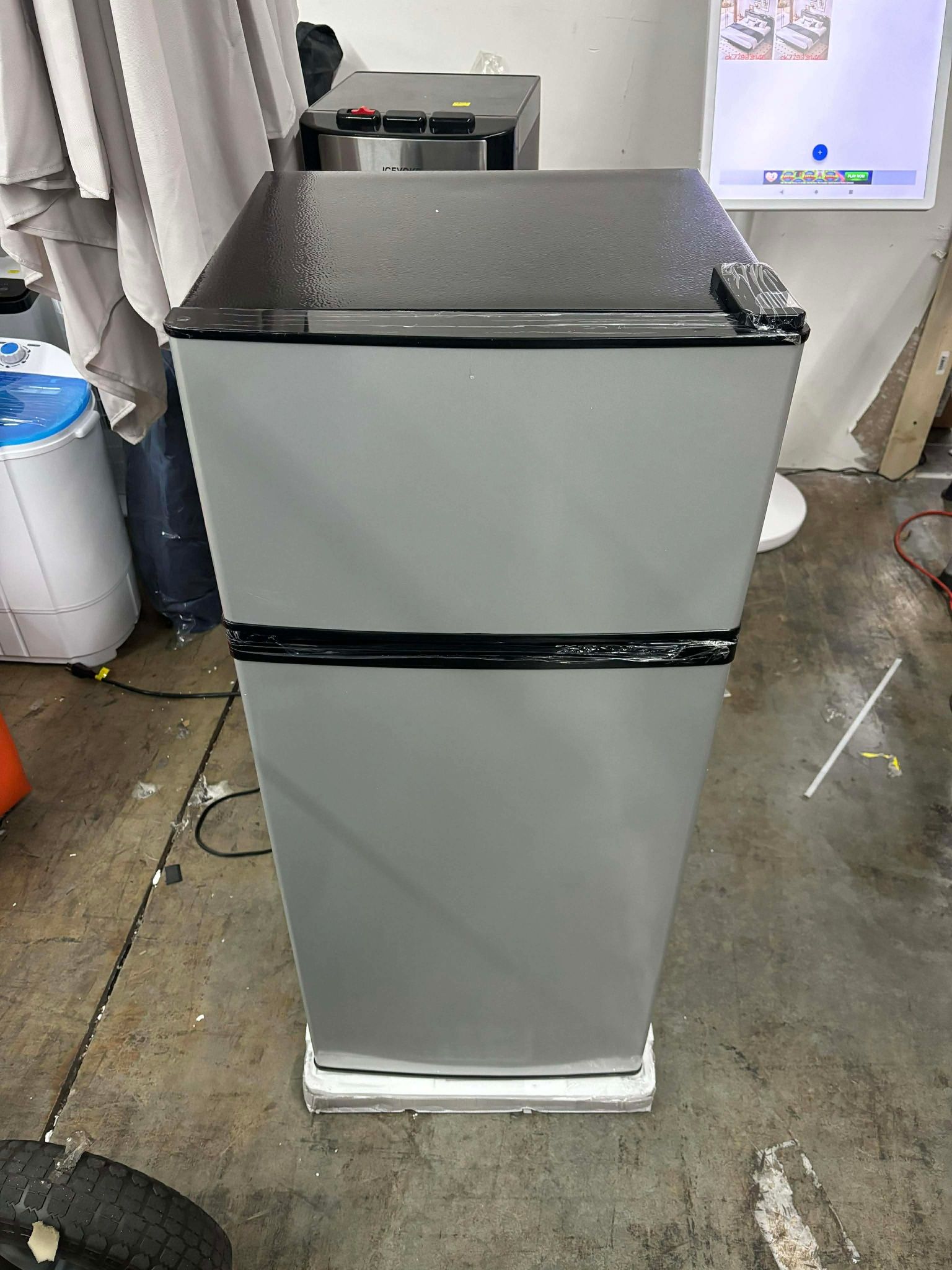 4.5 Cu.ft Mini Refrigerator with Freezer, 2 Doors Mini Fridge with Adjustable Shelves