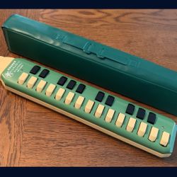Hand Musical Instrument- 1970s Kohner (from Germany) Melodica Soprano