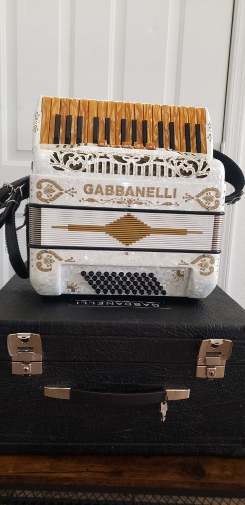 Gabbanelli Accordion 30 keys (teclas)