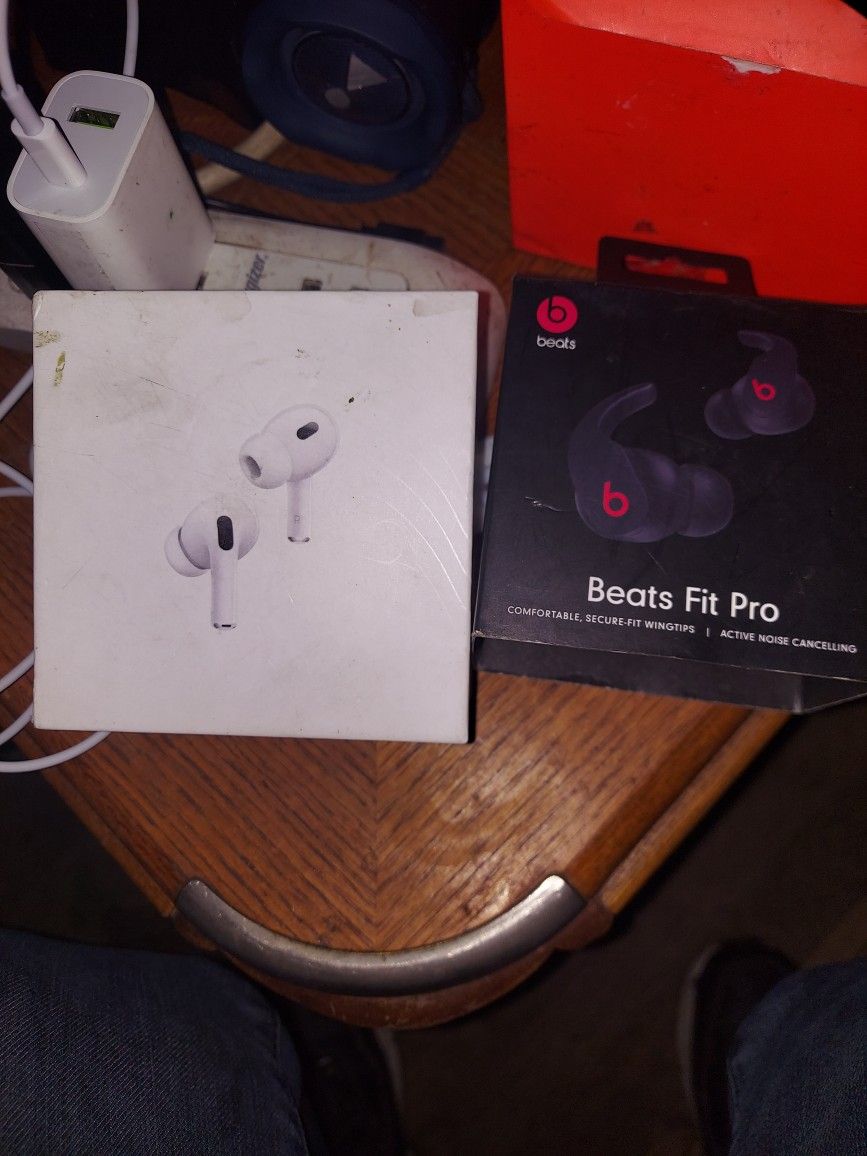 Beats Fit Pro & Apple Airpods Pro 2nd Generation