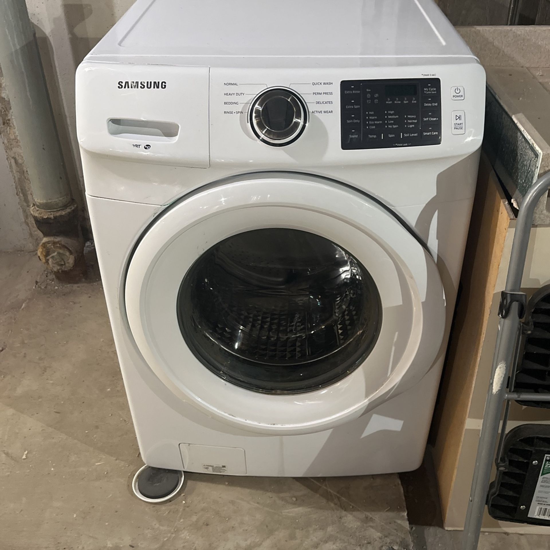 WF42H5000AW: Quiet Front-Load Washing Machine with VRT