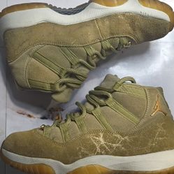 Jordan 11 Neutral Olive Size 8 Women Pre Owned