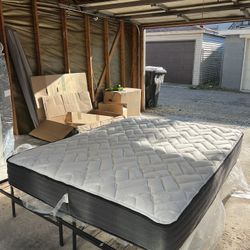 Wayfair Sleep 10.5" Firm Hybrid Mattress, Queen, Black, WFSL1037,  Like New, Perfect Condition