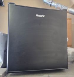Galanz 1.7 Cu Ft Single Door Mini Fridge Black