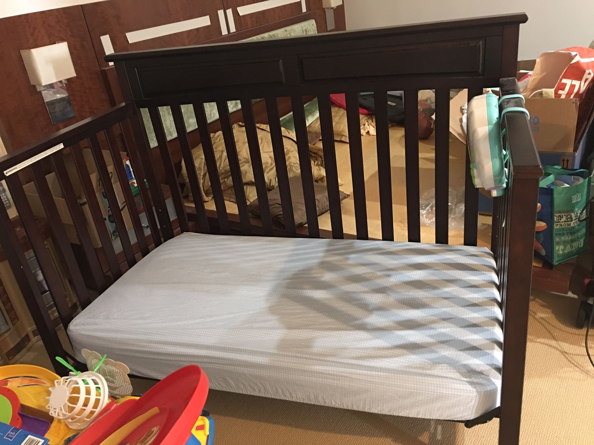 Graco convertible crib/mattress/musical mobile