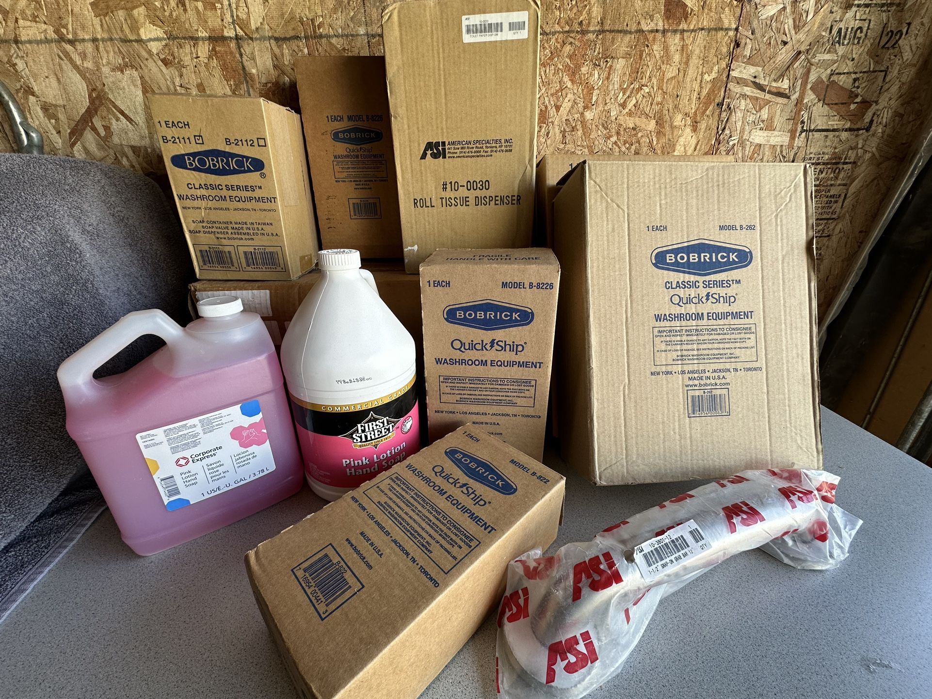 Lot: Commercial Restroom Supplies