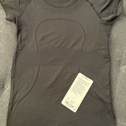 Lululemon Swiftly Tech, Size 6 SS Tee 